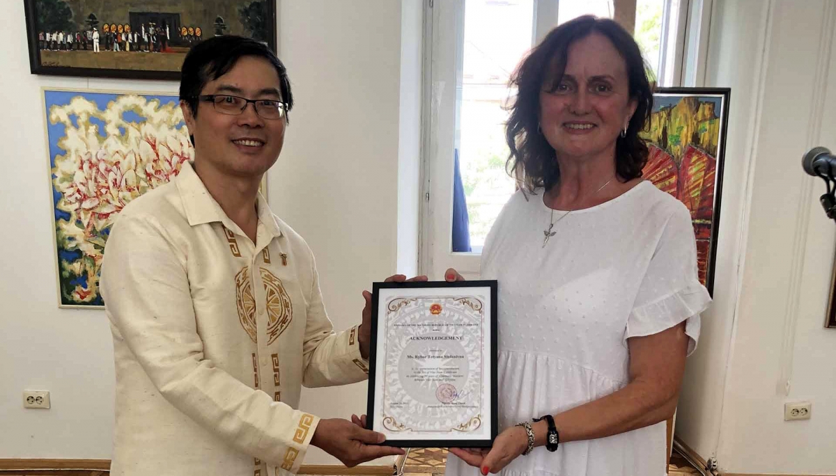 Ukraine welcomes opening of Vietnam painting exhibition
